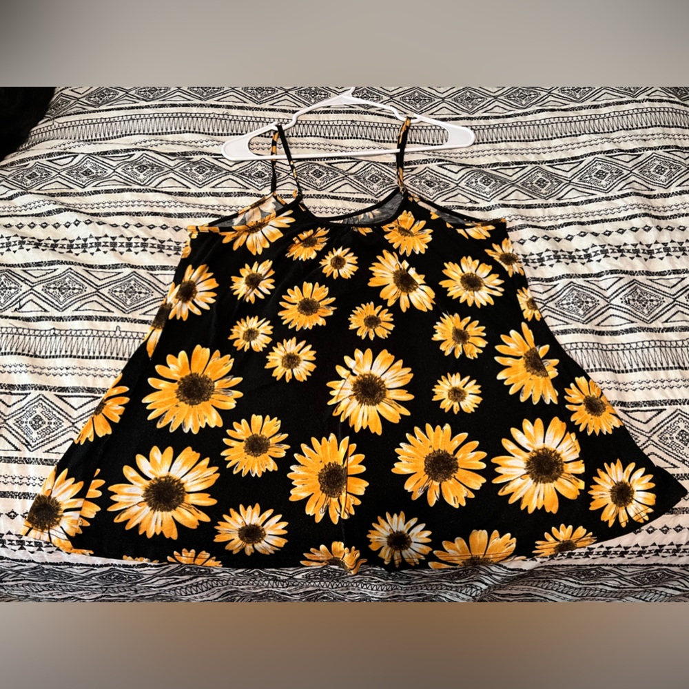 XL Sunflower Spaghetti Strap Shirt! VERY COMFORTABLE